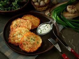 Драники по-русски со сметаной